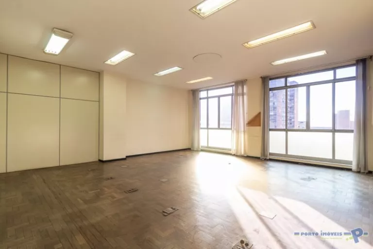 Foto 14 de Sala com 740m² para alugar no bairro Centro Historico, Porto Alegre