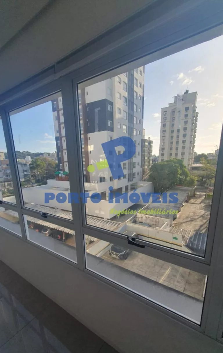 Foto 2 de Sala com 1 banheiro e 43m² para alugar no bairro Petropolis, Porto Alegre